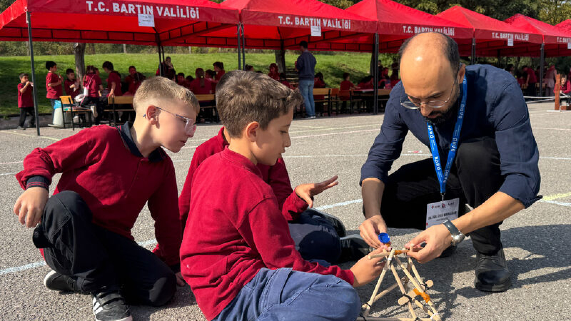 Köy okullarındaki çocuklar bilim ve sanatla buluşuyor