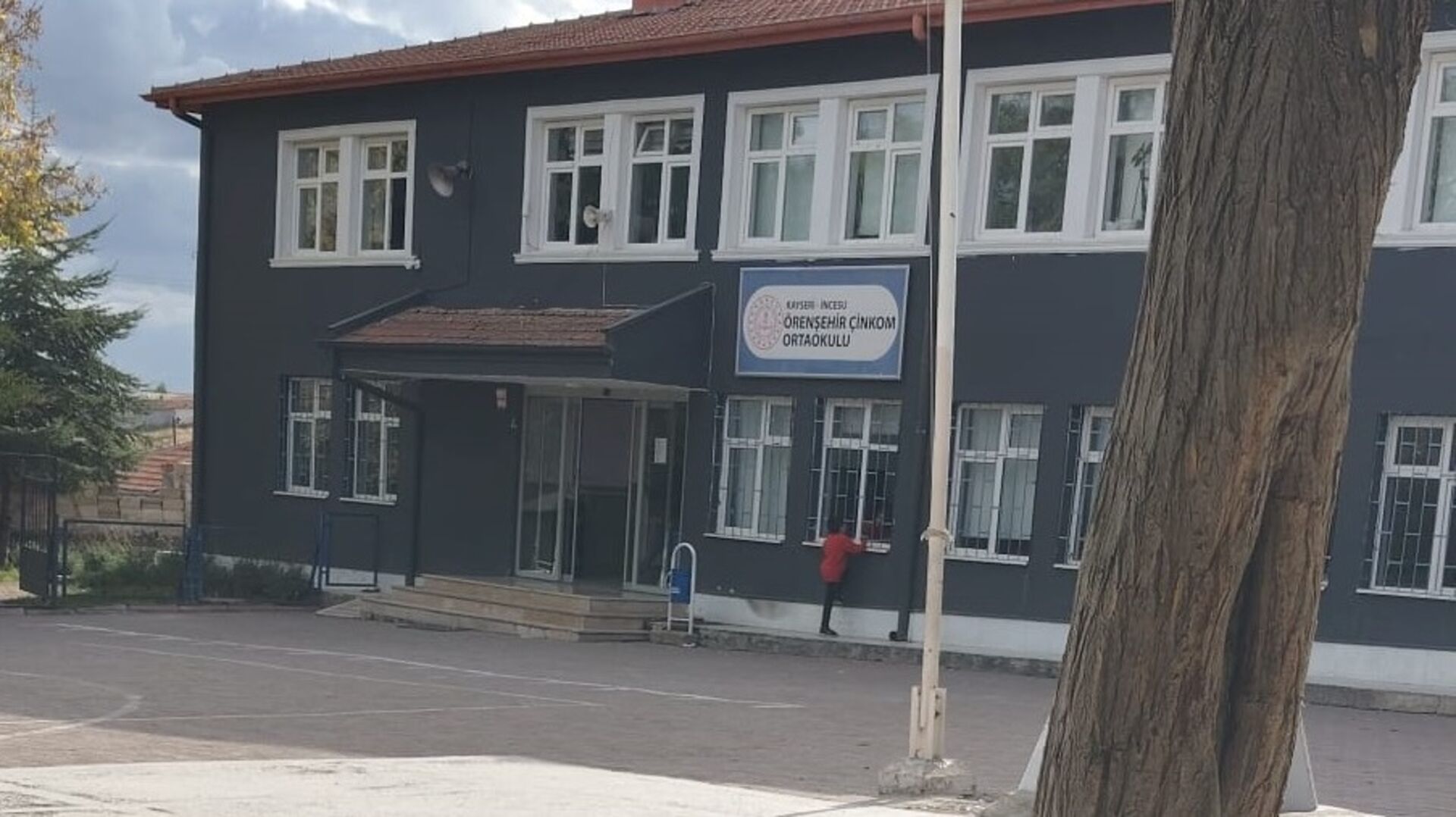12 öğrenci öğrenci zehirlendi haber görseli