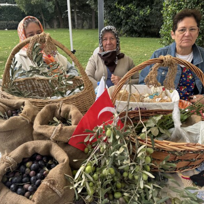 Kadın çiftçiler "Bereketli Eller Pazarı"nda