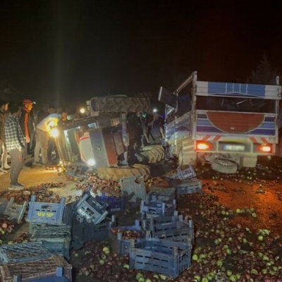 Kamyonet ile traktör çarpıştı: 1 ölü, 1 yaralı