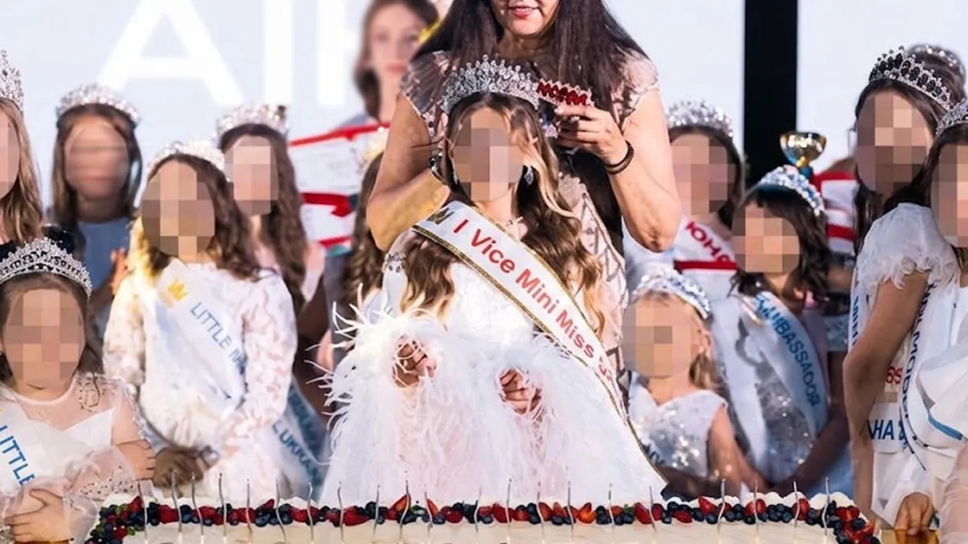 Antalya'da "çocuk güzellik yarışmasına" suç duyurusu