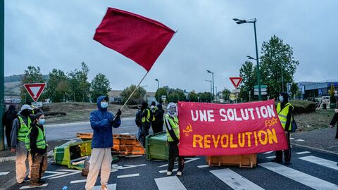 Fransa'da sarı yelekliler de sokakta