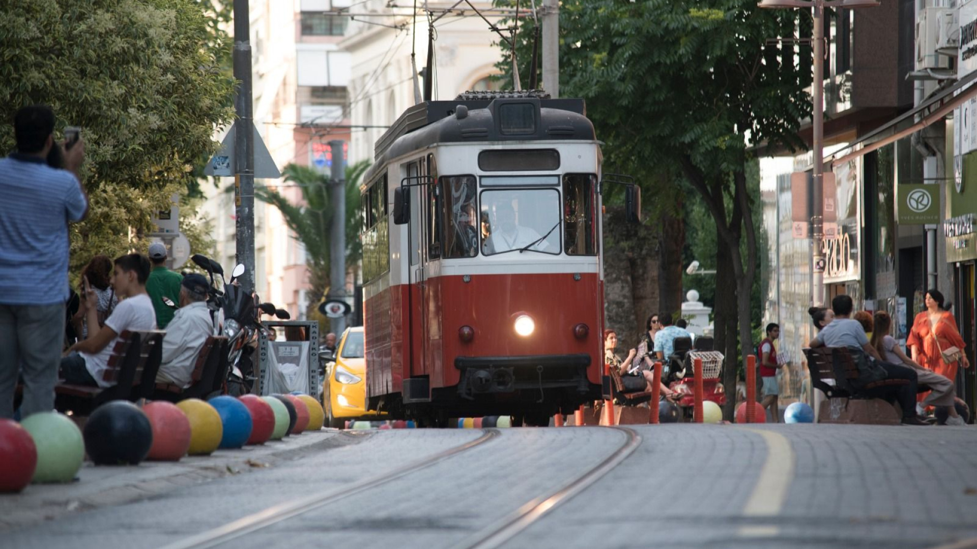 T3 Kadıköy-Moda Tramvay Hattı'nda bakım ve ray yenileme çalışması başlatıldı