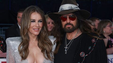 Elizabeth Hurley ve şarkıcı Miley Cyrus'ın müzisyen babası Billy Ray Cyrus,