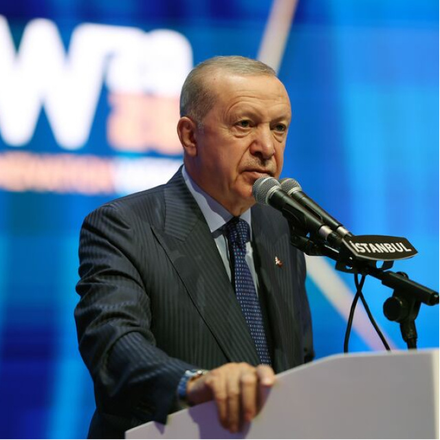 Özdemir Bayraktar'ı andı