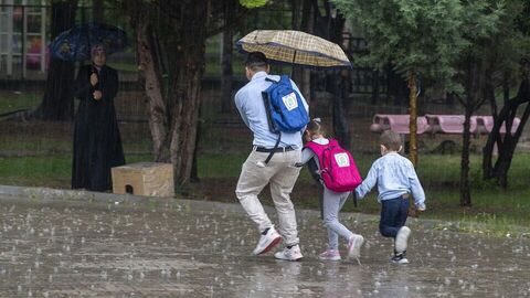 Milli Eğitim Bakanlığı’na bağlı okulların tatil olup olmadığı merak