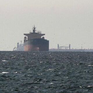 Hürmüz'de bir tanker mayına çarptı