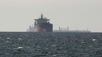 Hürmüz'de bir tanker mayına çarptı