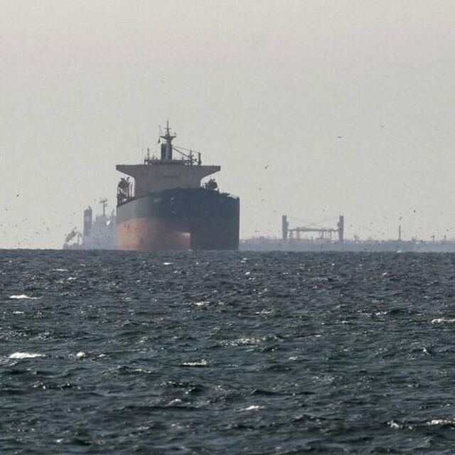 Hürmüz'de bir tanker mayına çarptı