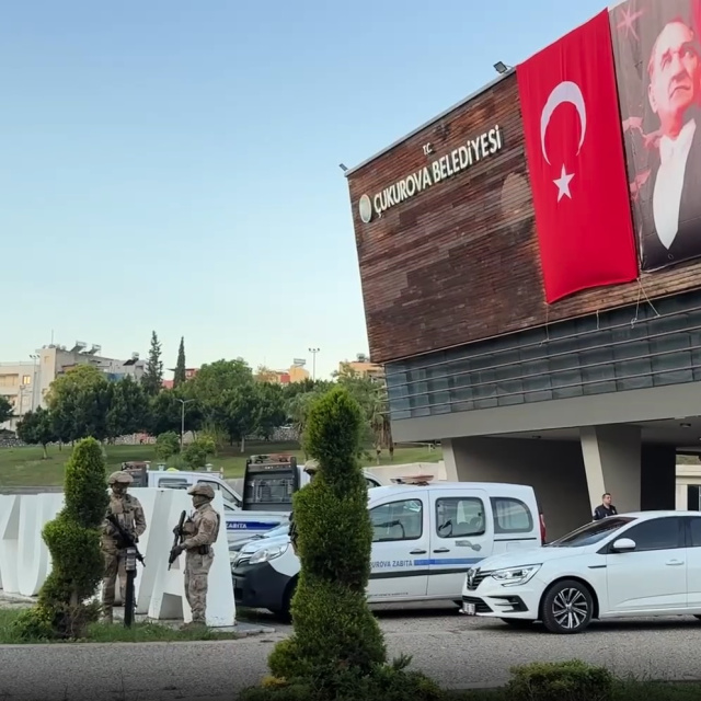 Çukurova Belediyesi'ne operasyon