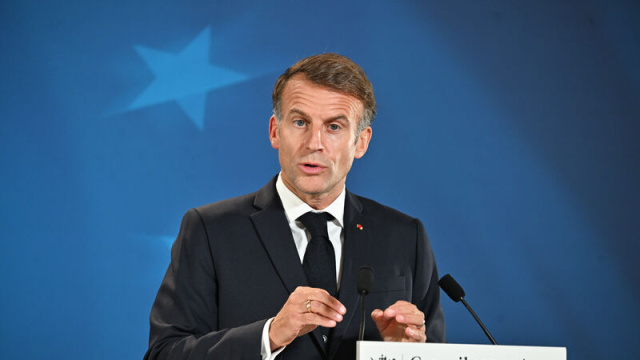 İçişleri Bakanı istifa etti, Macron reddetti