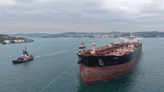 İHA saldırısına uğrayan tanker Boğaz'da