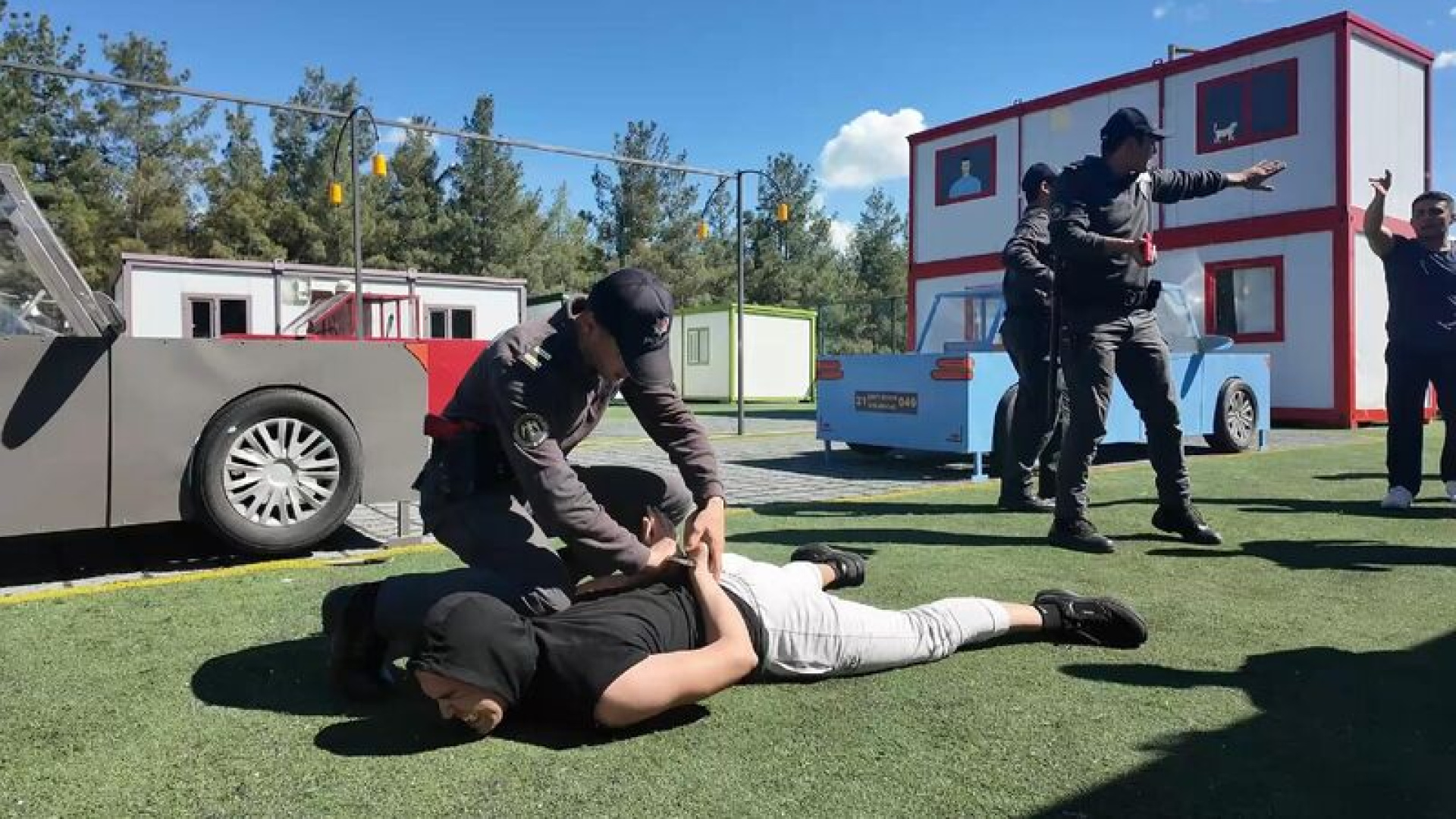 Diyarbakır'da polis eğitim alanı hizmete girdi haber görseli