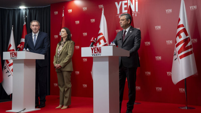 Özel, Hatimoğulları ve Bakırhan ile görüştü