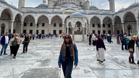 Yamal'ın annesi İstanbul'u gezdi
