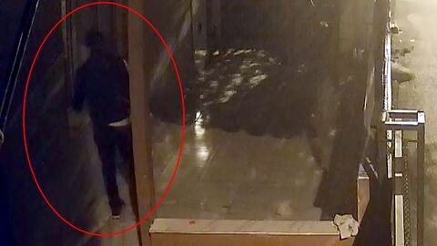 Kendi evi sandı, kapısını kırıp soydu