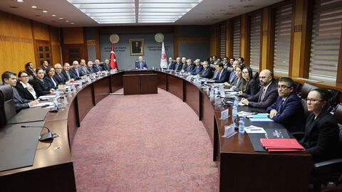 Bakan Bolat, otomotiv sektörü temsilcileriyle bir araya geldi