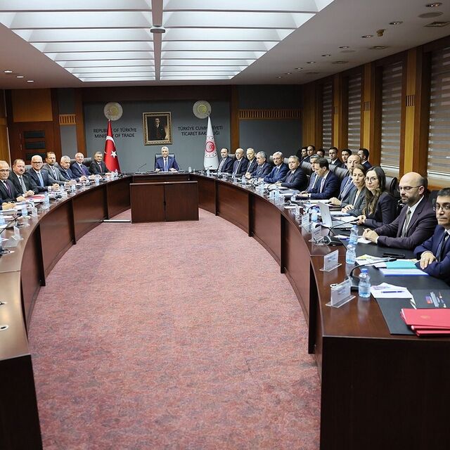 Bakan Bolat, otomotiv sektörü temsilcileriyle bir araya geldi