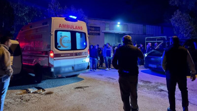 Demir parçalarının altında can verdi!