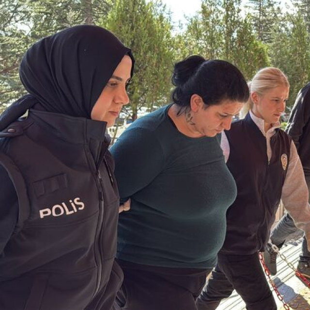 Sevgiliye 2 bıçakla saldırı! Kıskançlık kanlı bitti