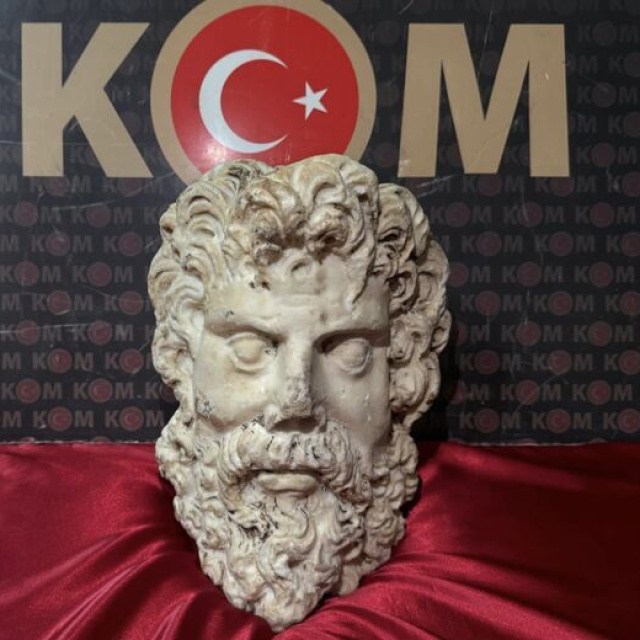 2 bin yıllık Zeus heykeli ele geçirildi