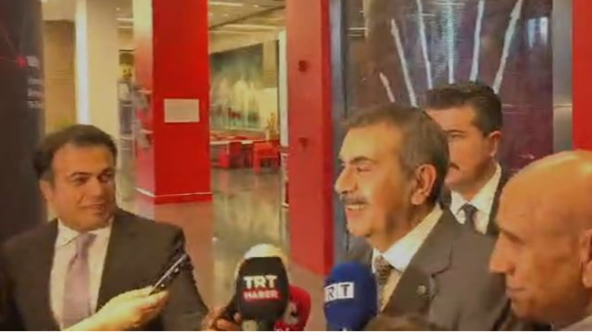 Bakan Tekin'den CHP'ye nikah ziyareti