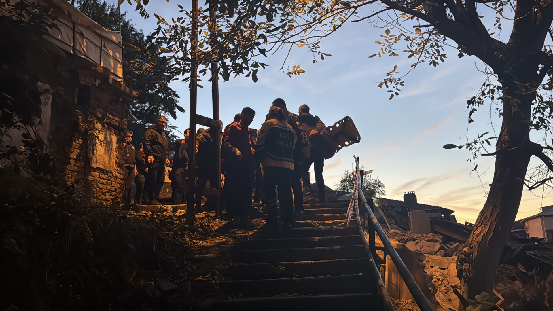 Zonguldak'ta bina çöktü: 1 ölü