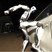 Çinlilerden Kung-Fu'cu güvenlik robotu