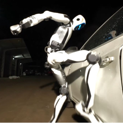 Çinlilerden Kung-Fu'cu güvenlik robotu