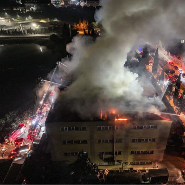 Tuzla’da ayakkabı fabrikasında yangın