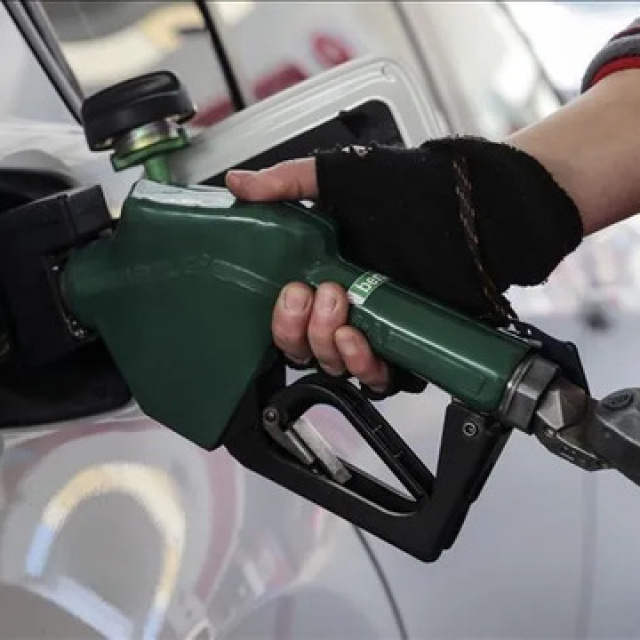 Benzine peş peşe indirim!