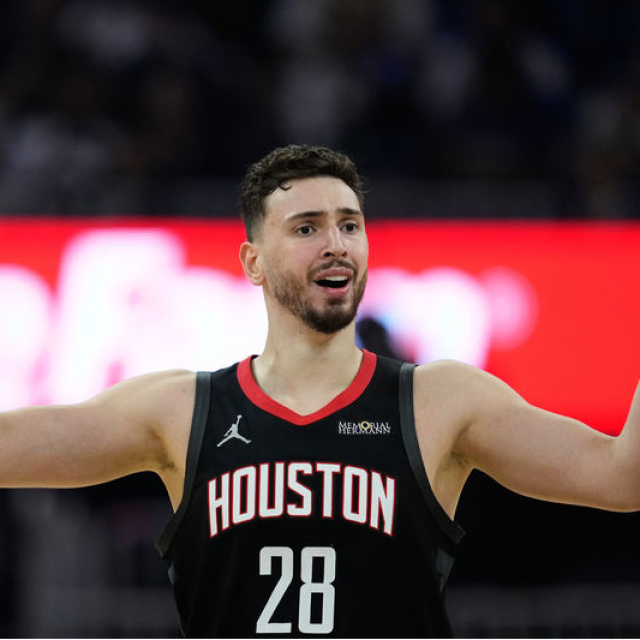 Alperen sezona "double-double" ile başladı!