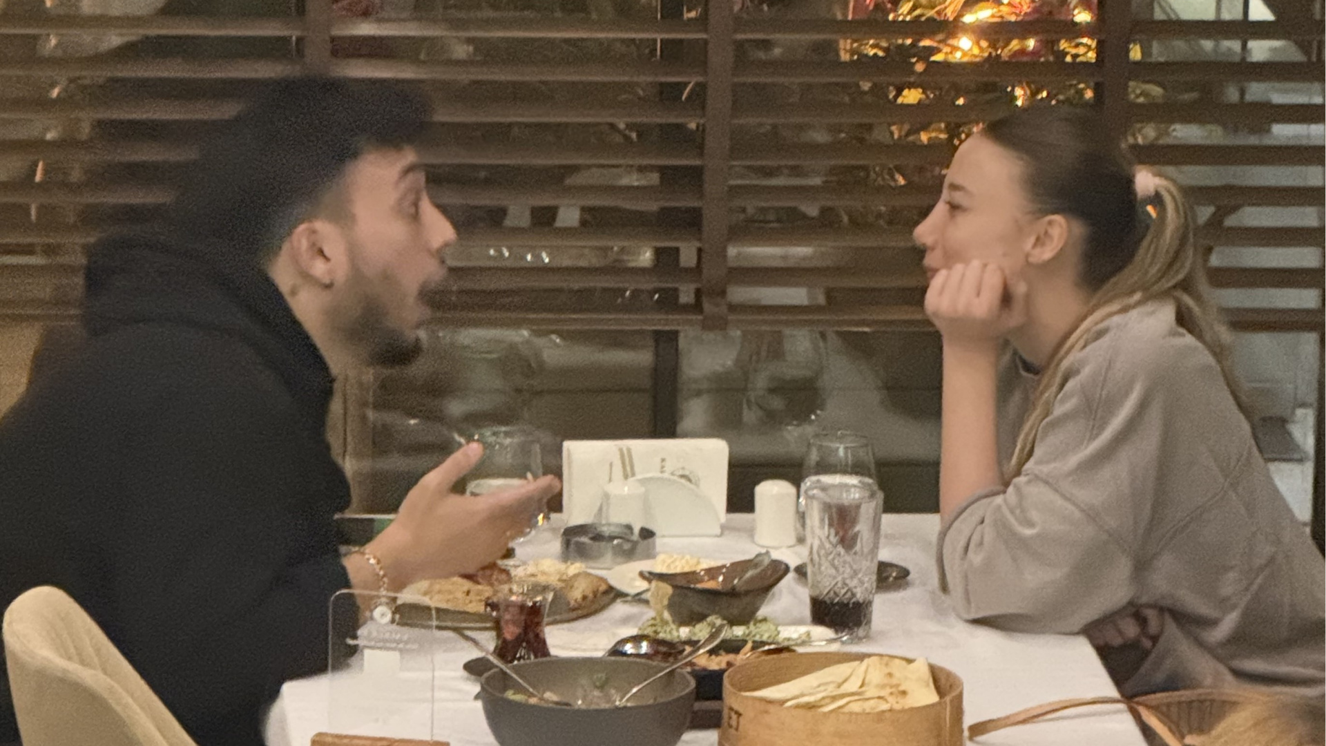 İddaradan Uzak Bir Buluşma: Eski Bir Suçlu ve Yeni Bir Müzik Yorumcusu