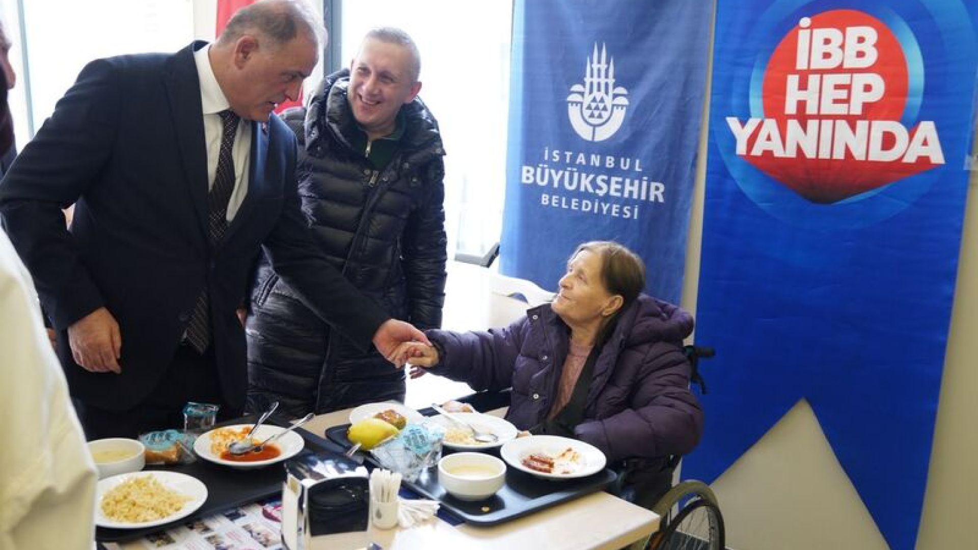 İBB, Zeytinburnu'nda yeni kent lokantası açılışı yaptı