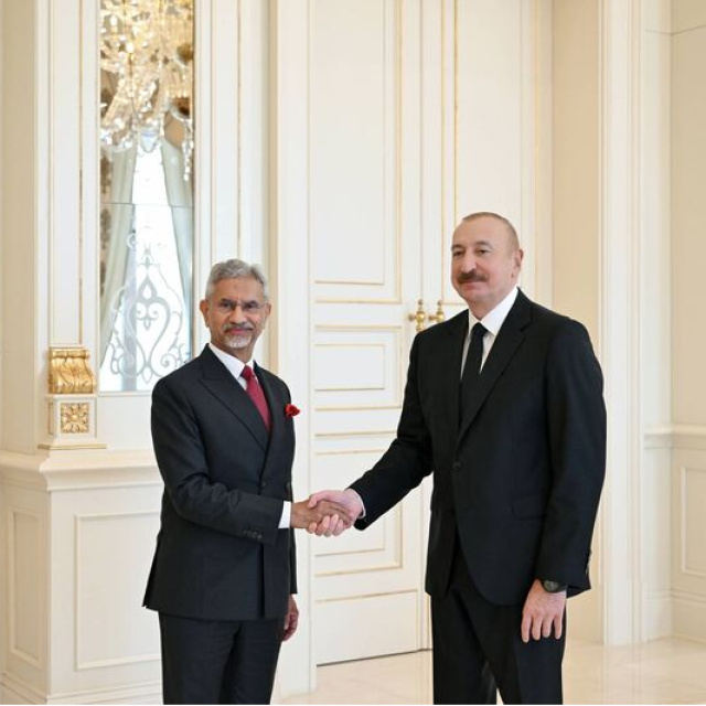Hindistan'dan Azerbaycan'a ziyaret