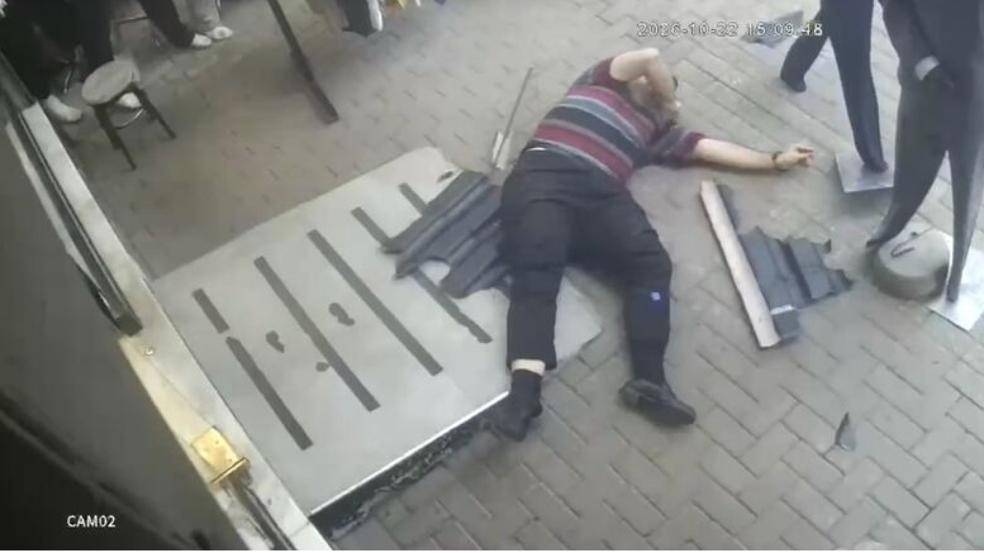 Kediyi kurtaracaktı! Hayatını kaybetti
