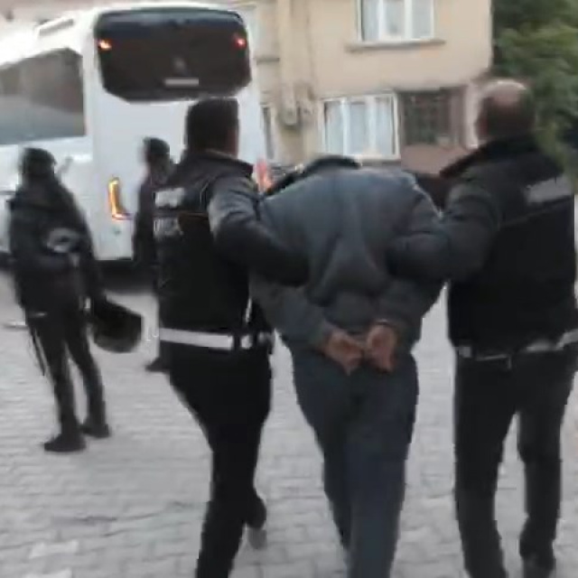 İki ilde 22 gözaltı, 17 tutuklama