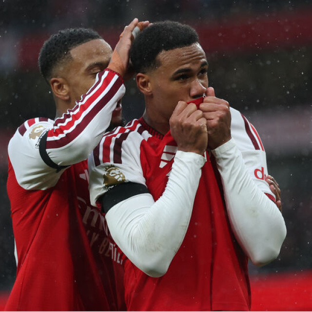 Arsenal, zirveyle puanını eşitledi!