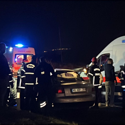 TIR'a çarpan otomobilde 2 can kaybı