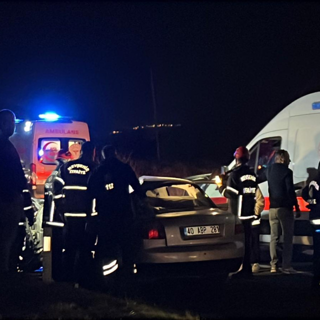 TIR'a çarpan otomobilde 2 can kaybı