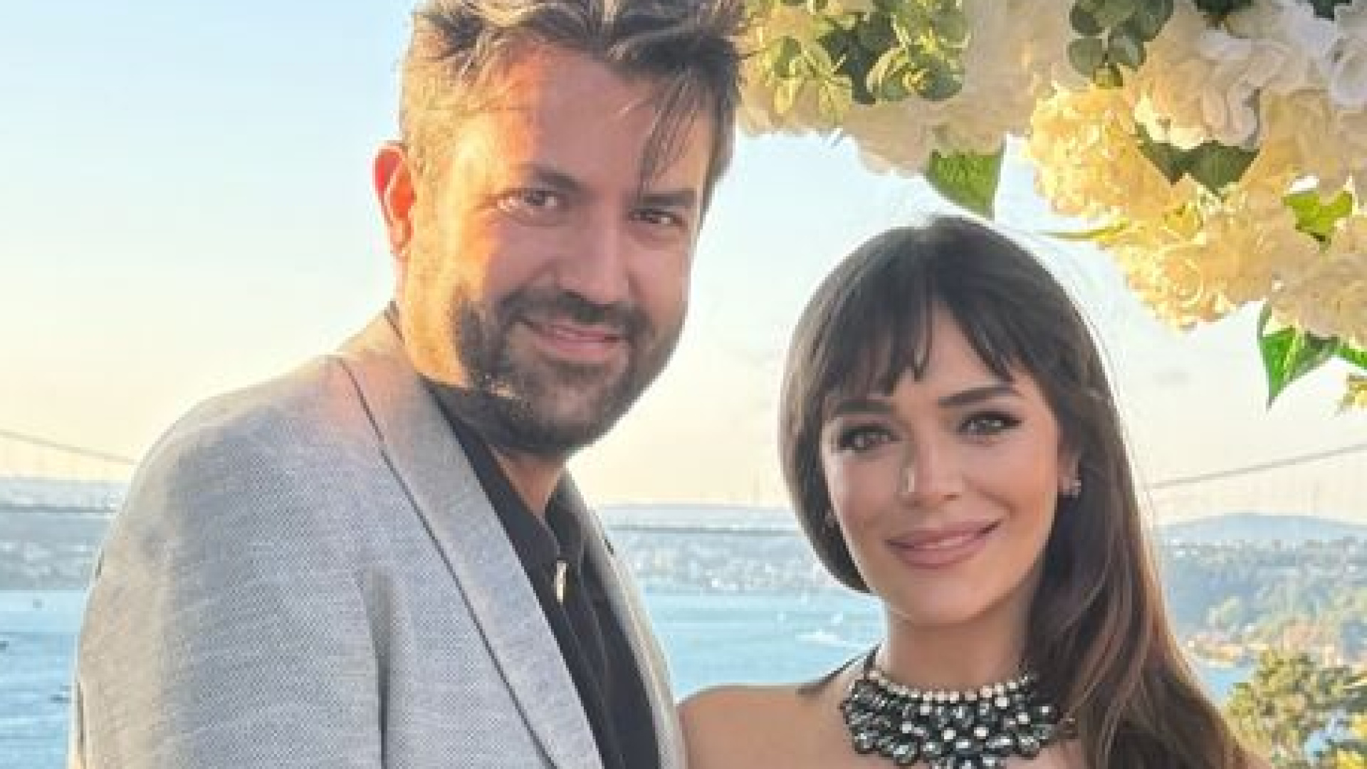 İlk çocuğunu kucağına aldı