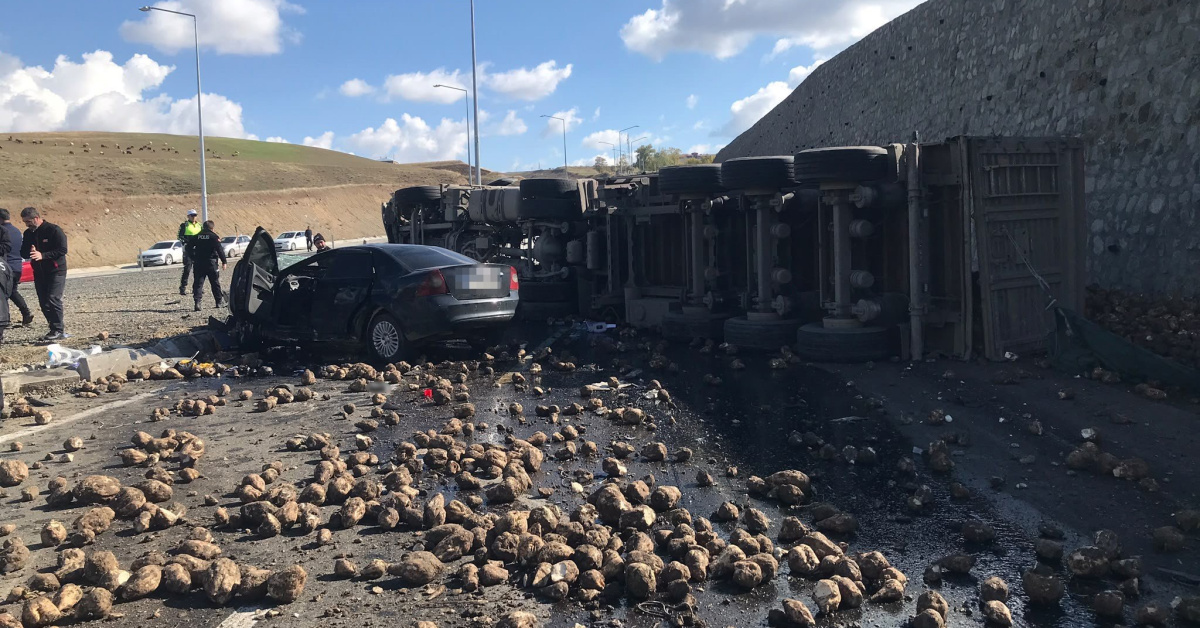 Seven die in separate car crashes in Ağrı and Ankara