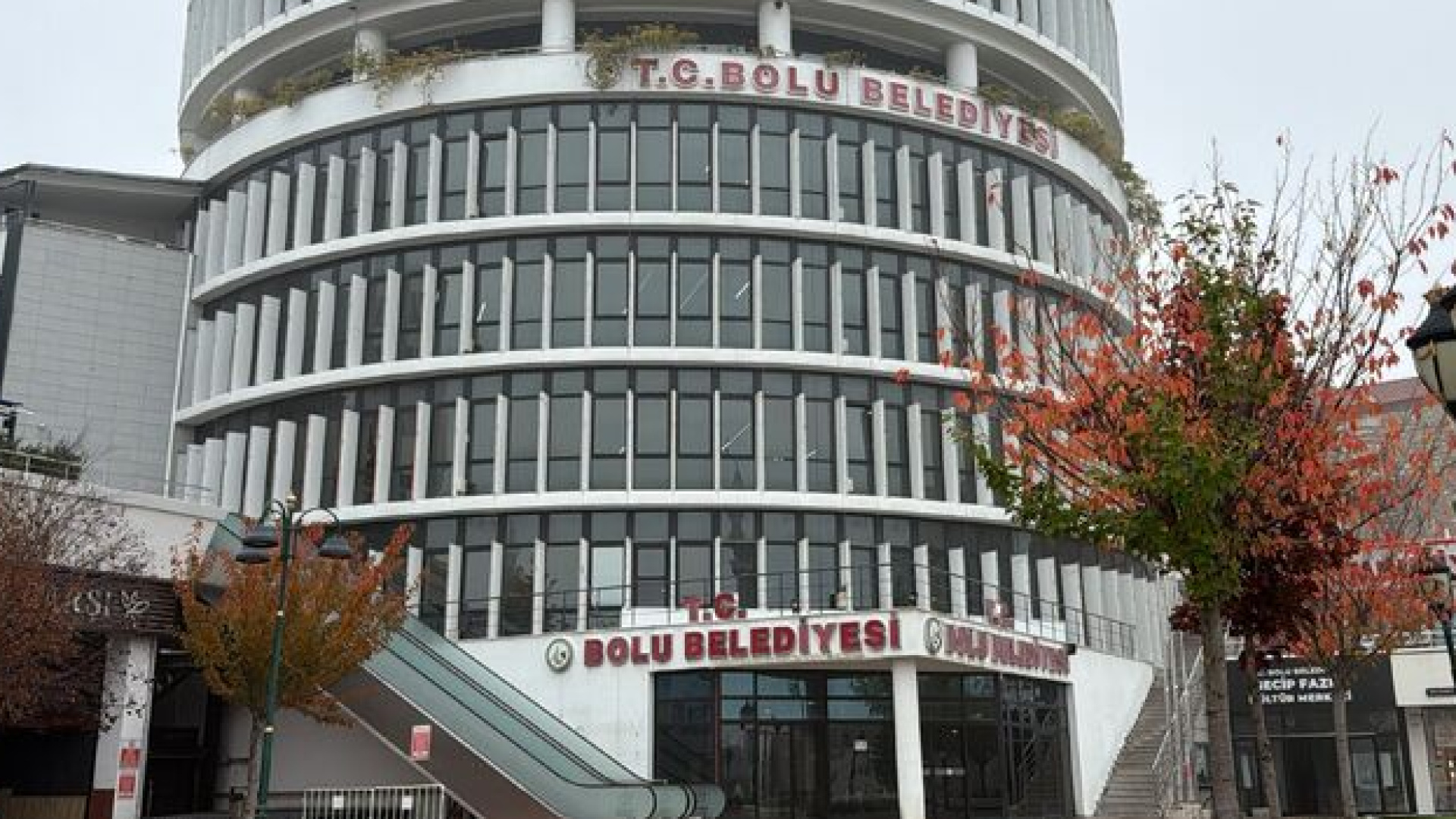 Bolu Belediyesi'ne şafak operasyonu: 4 gözaltı