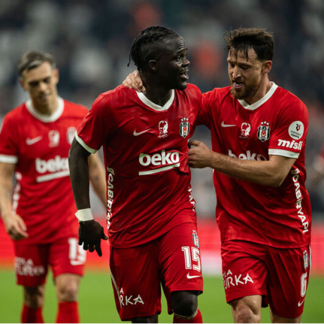 Olaitan gollerine devam ediyor!