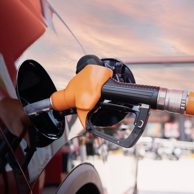 Benzine 4,15 TL, motorine 3,60 TL zam bekleniyor!