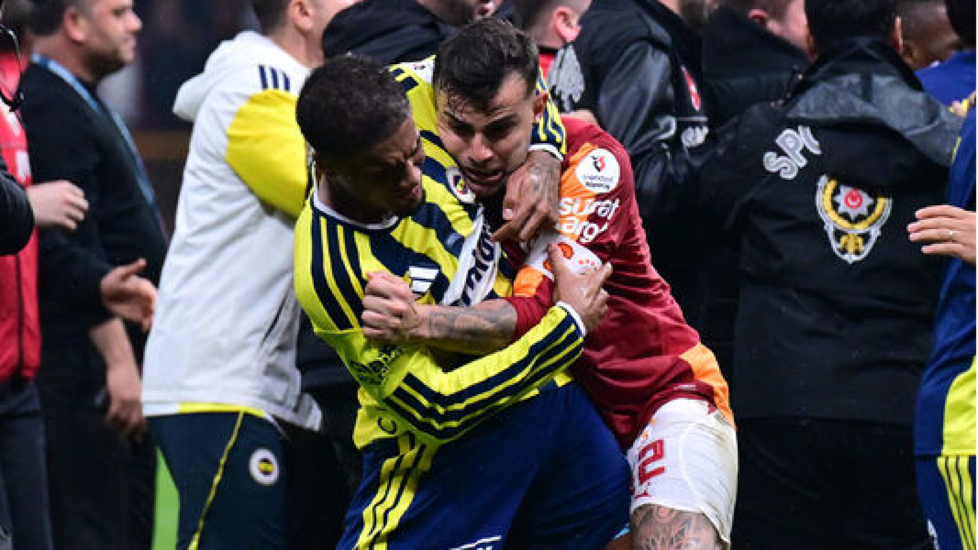 Galatasaray - Fenerbahçe derbisi dünya basınında!