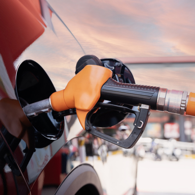 Benzine 4,15 TL, motorine 3,60 TL zam bekleniyor!