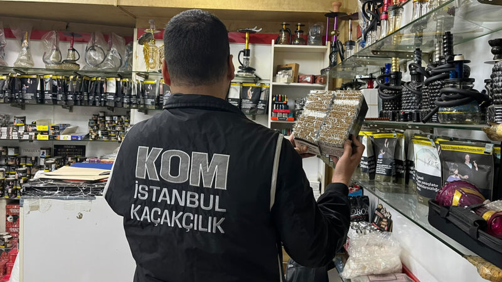 İstanbul'da kaçak tütün ticaretine operasyon: 12 şüpheli gözaltında