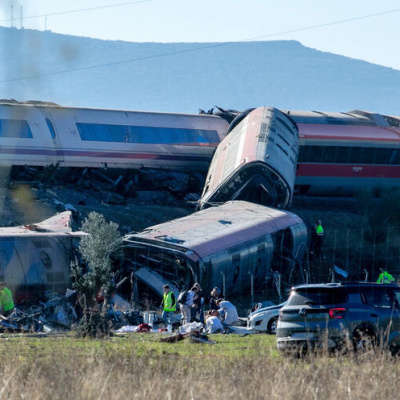 İspanya'da iki tren çarpıştı!