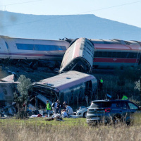 İspanya'da iki tren çarpıştı!